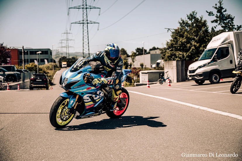 SUZUKI MEET Ace Cafe