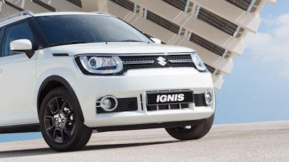 Weisser Suzuki von vorne