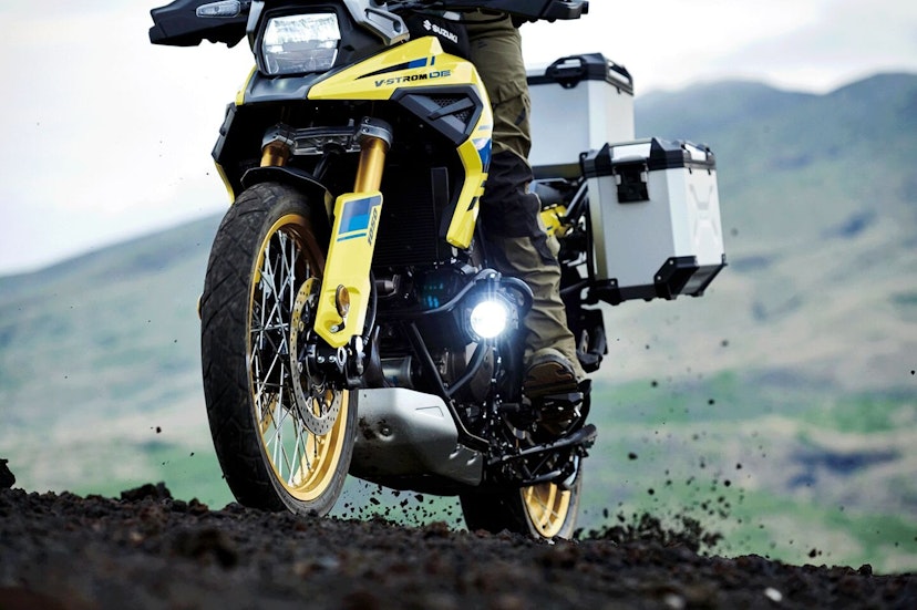 Suzuki V Strom 1050DE unterwegs auf Naturstrasse