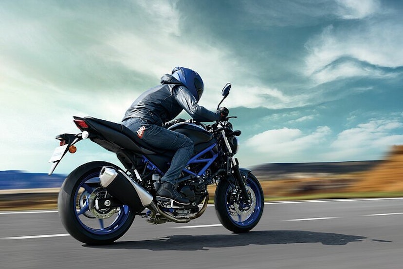 Suzuki SV650 auf der Strasse