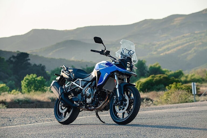 Blaue Suzuki V Storm 800