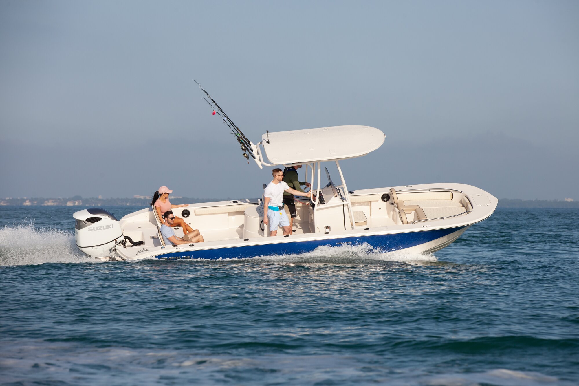 Mann und Frau auf einem Boot