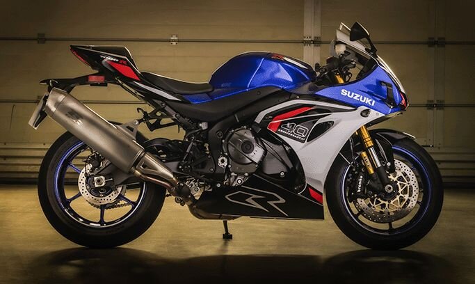 Suzuki GSX-r1000r in Garage