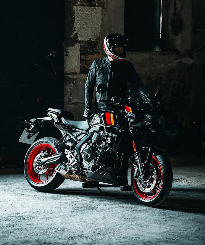 Suzuki GSX-8TT in einem Tunnel