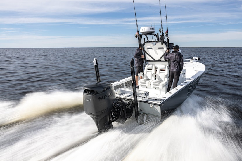 Mann Auf einem Angelboot