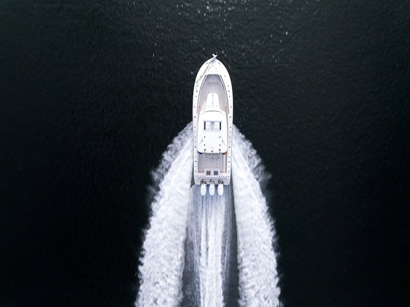 Angelboot von oben fotografiert