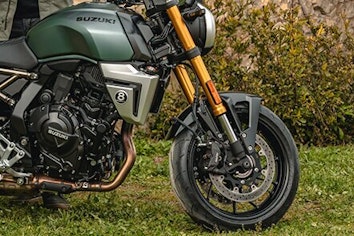 Suzuki GSX-8T Nahaufname des vorderen Rades