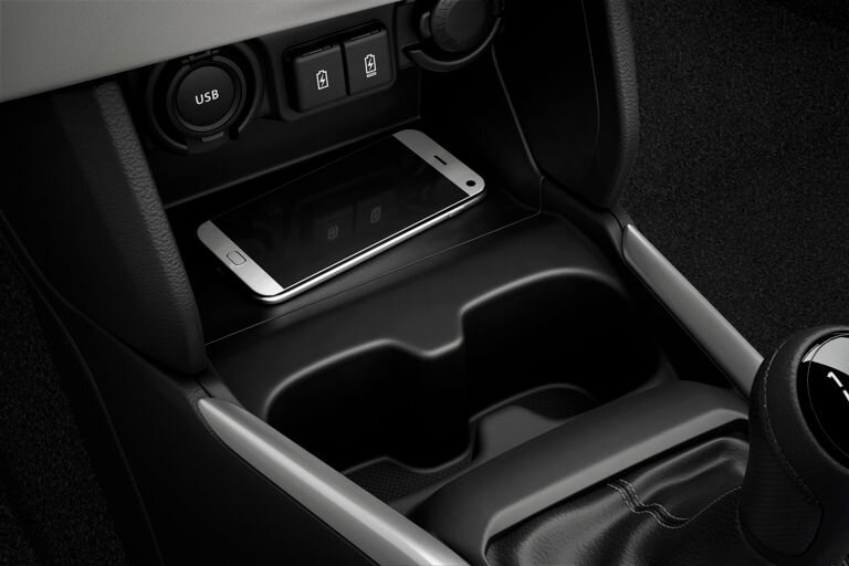 Suzuki Swift von innen Getränkehalter