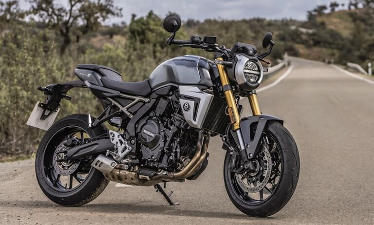 Suzuki GSX-8T von der Seite