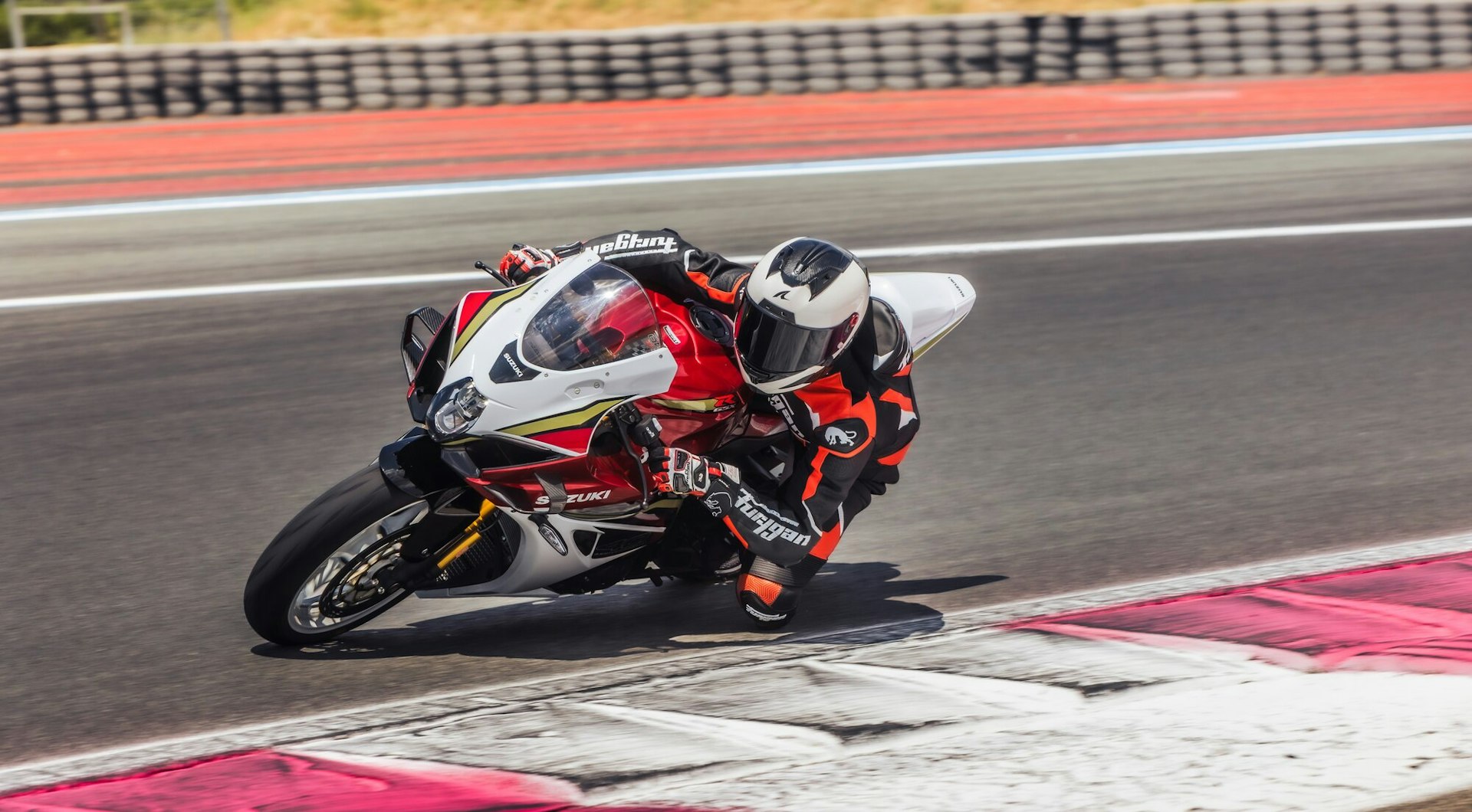 Suzuki GSX-R1000R mit Rennfahrer