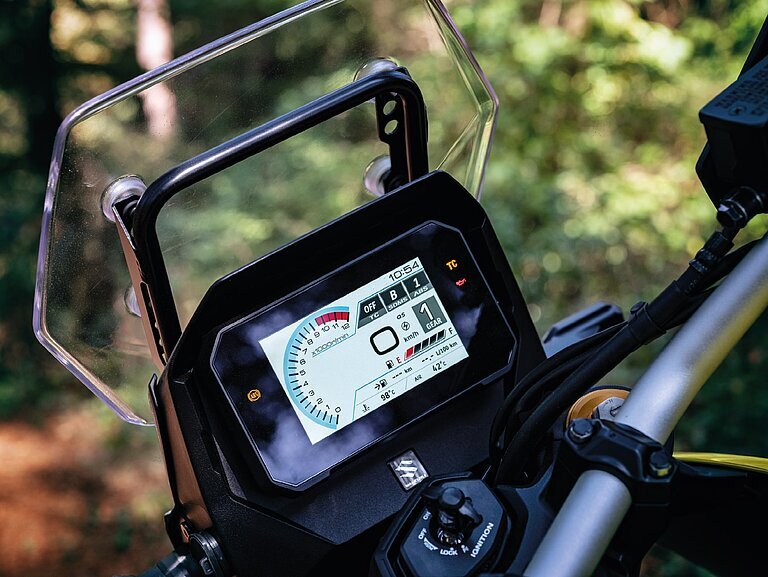 Suzuki V Storm 800DE Display