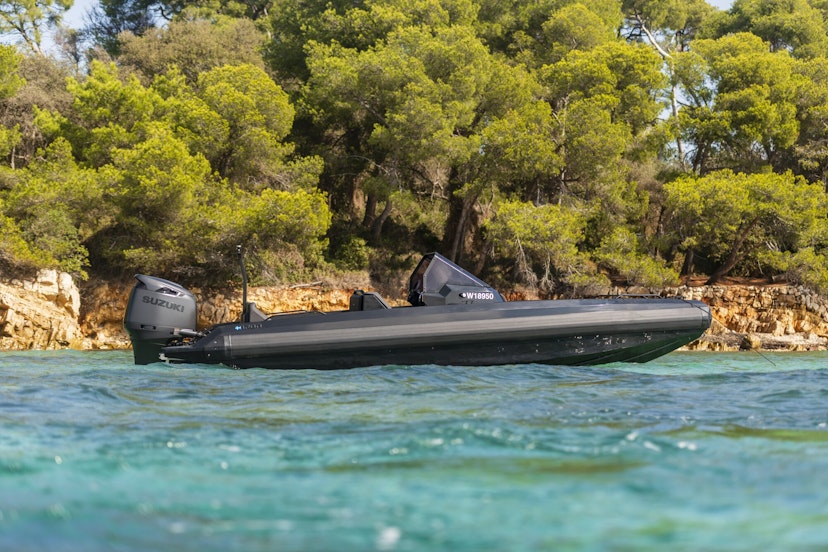 Mann Auf einem Angelboot