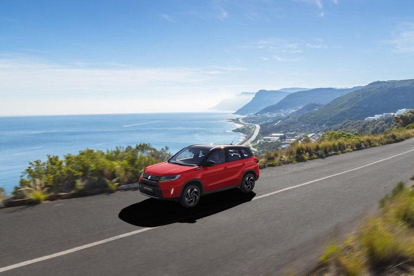 Roter Suzuki, Vitara auf Bergstrasse