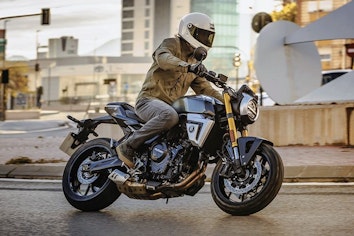 Suzuki GSX-8T auf der Strasse