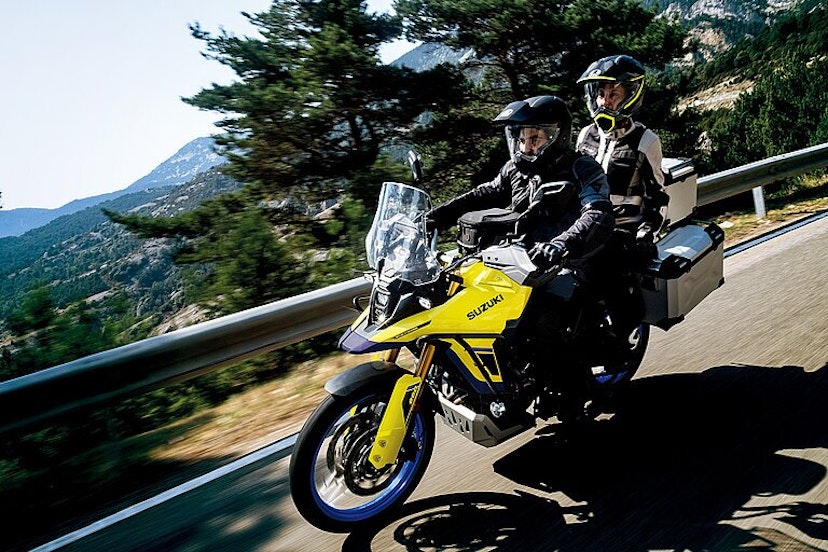 Suzuki V Storm 800DE  in Fahrt 