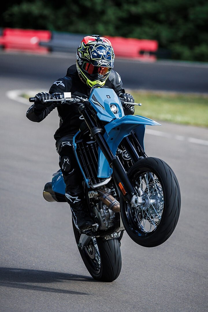 Suzuki DR-Z4SM wheelie