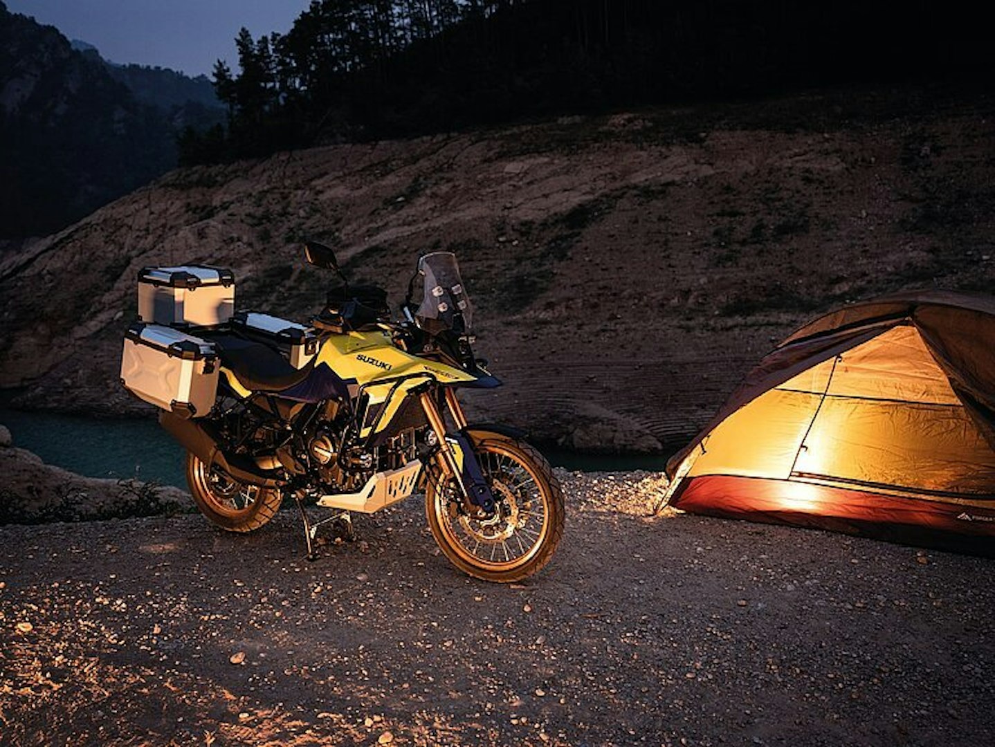 Suzuki V-Storm 800DE Frontansicht