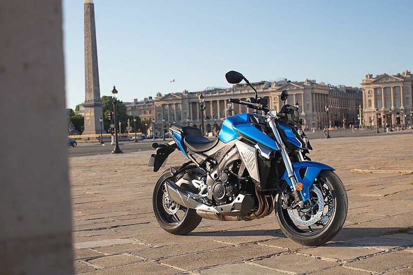 Blaue Suzuki GSX-S950