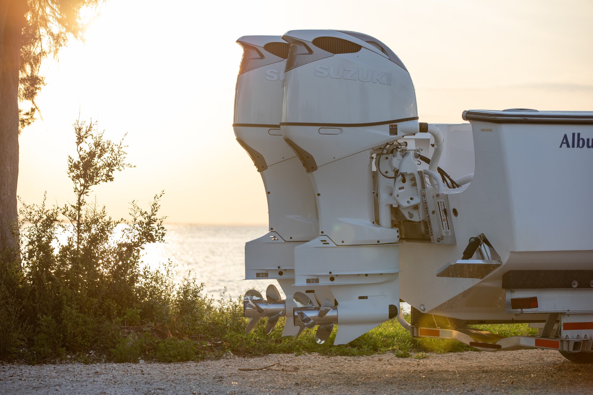 Zwei Suzuki DF350AMD