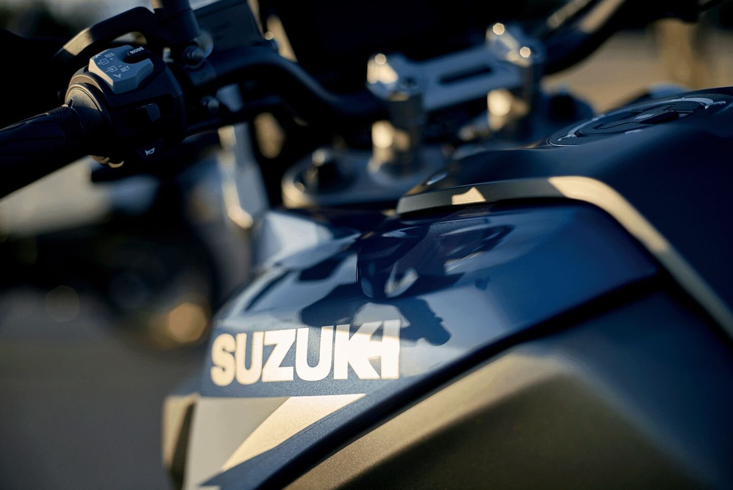 Suzuki V Strom 1050 Suzuki Schriftzug