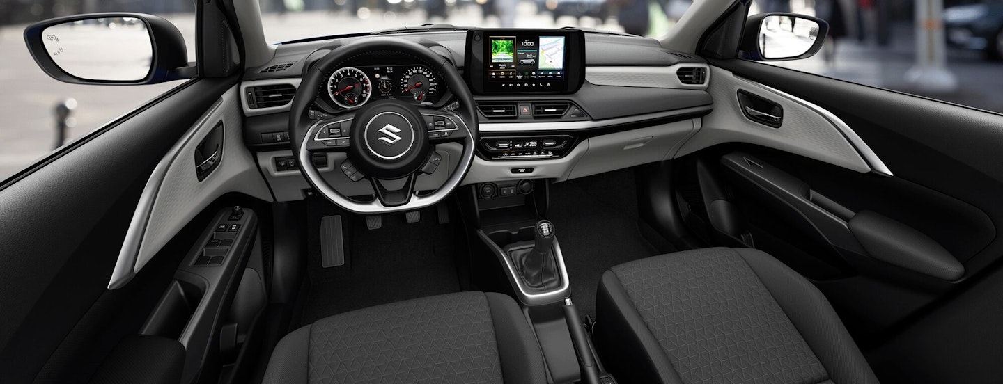 Suzuki SWIFT intérieur noir et blanc.