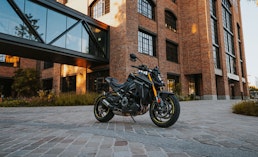 GSX-S1000 im Industriegelände