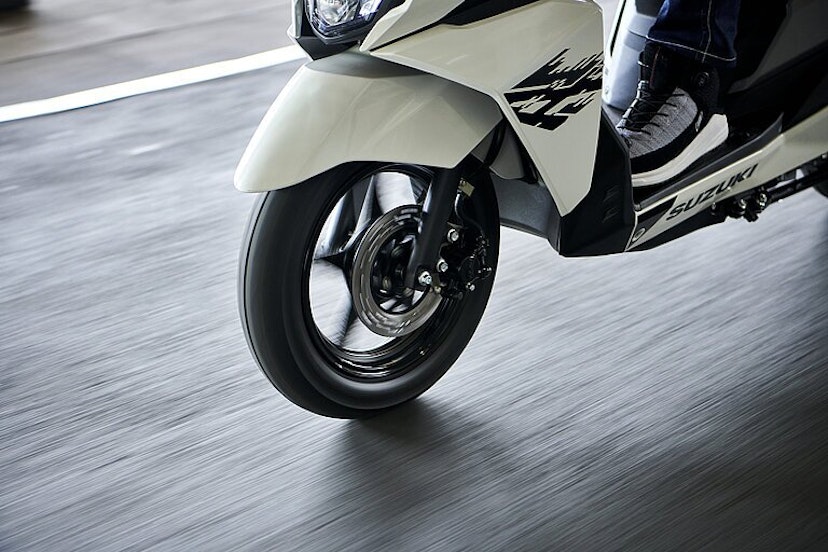 Avenis 125 Vorderrad