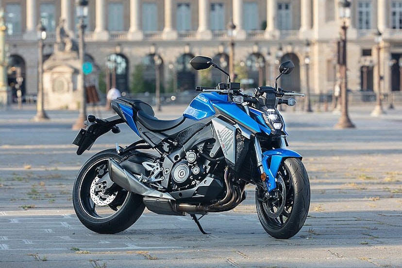 Blaue Suzuki GSX-S950
