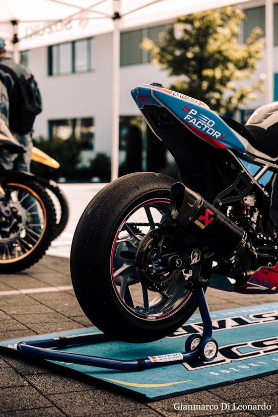 SUZUKI MEET Ace Cafe