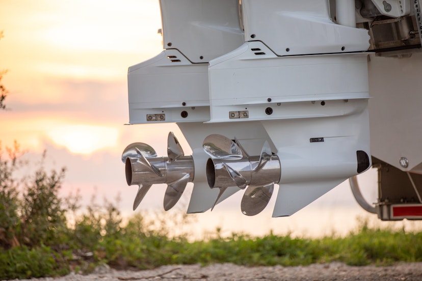 Zwei Propeller von Suzuki Motor DF300BMD