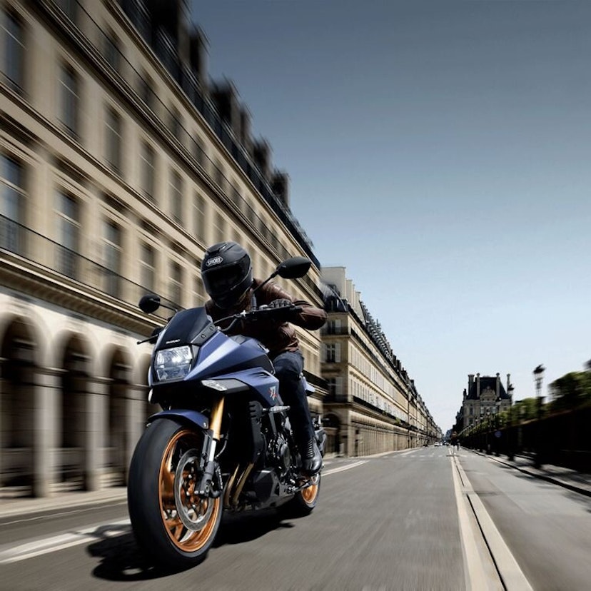 Suzuki Katana auf der Strasse