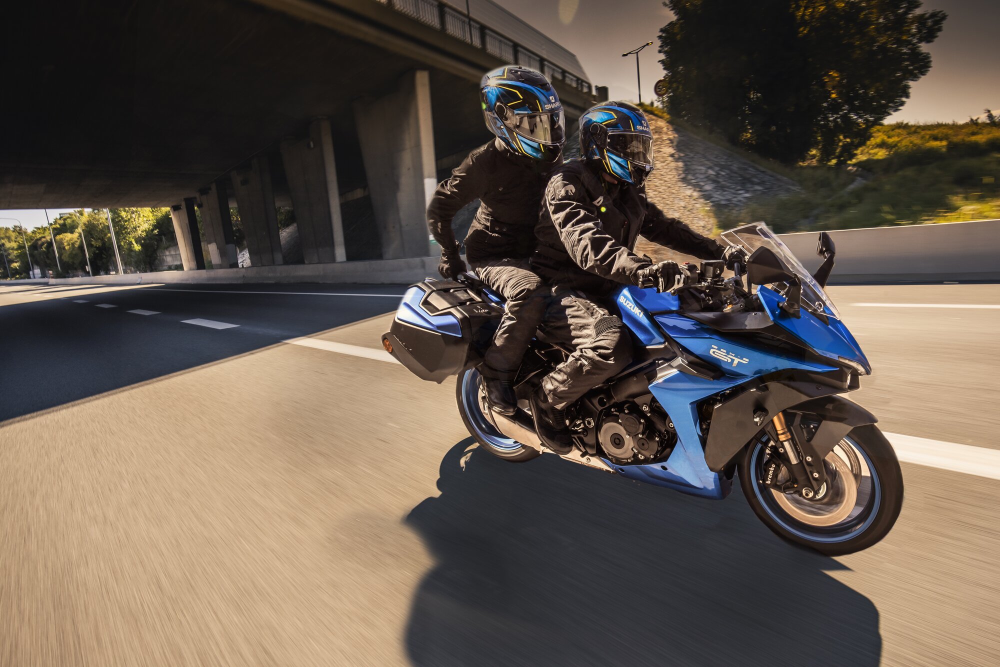 Balue Suzuki GSX-S1000GT auf Strasse