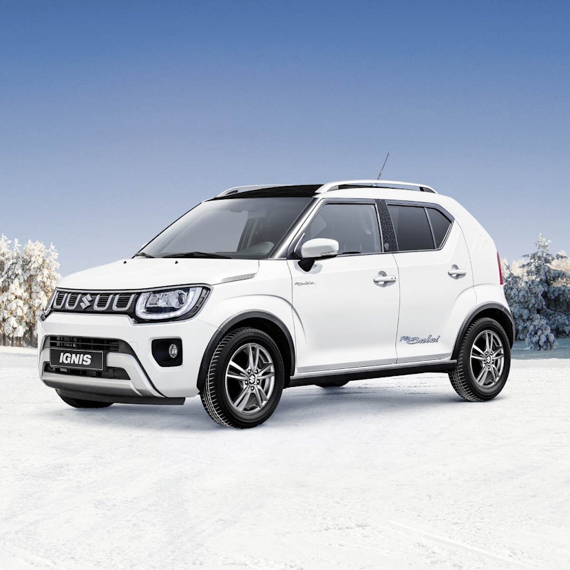 Weisser Suzuki Ignis im Schnee