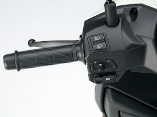 Avenis 125 Clever bremsen