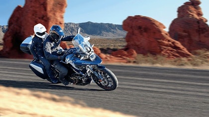 Suzuki V-Storm 1050 auf der Strasse