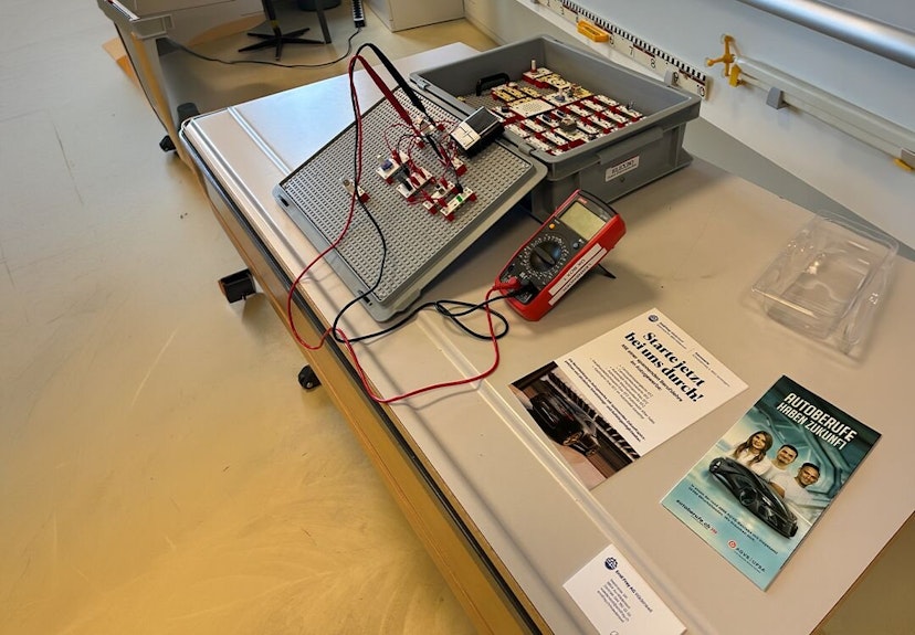 Berufsmesse mit viel Menschenmesse