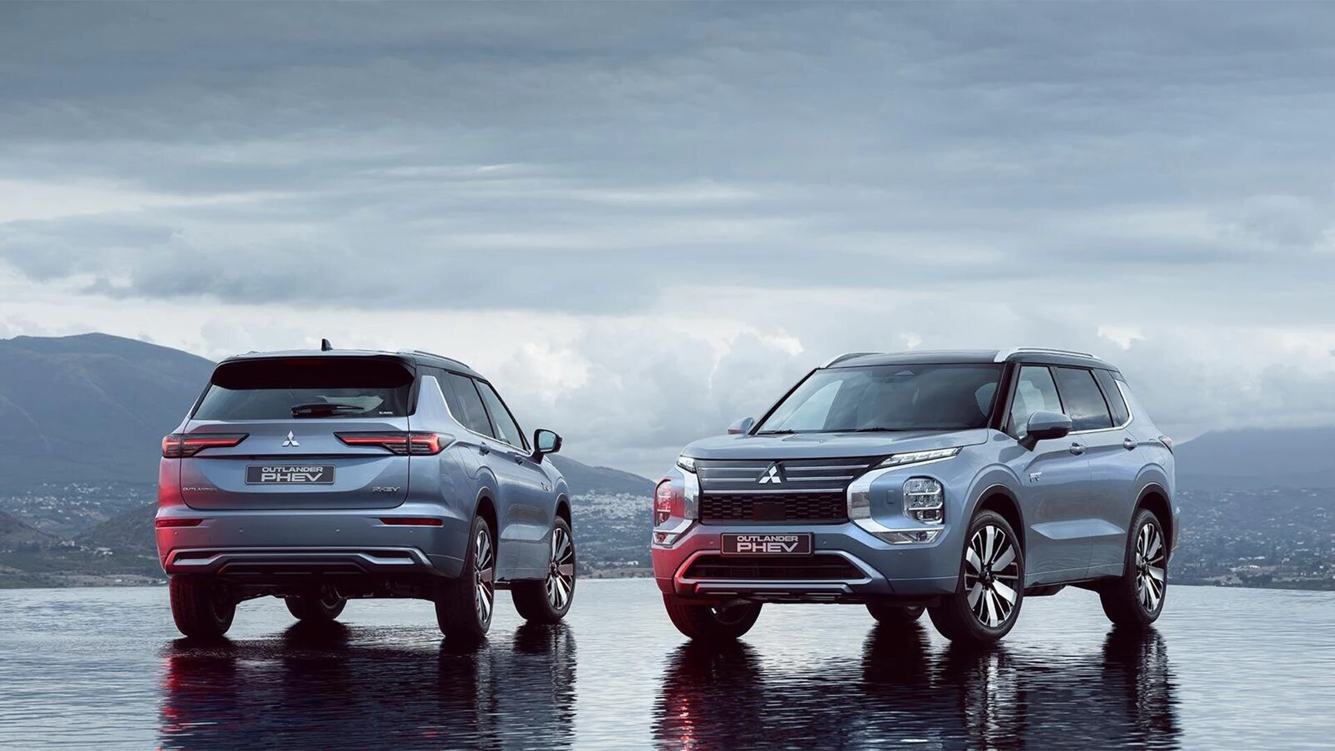 Mitsubishi Outlander PHEV in moderner Fahrzeugansicht