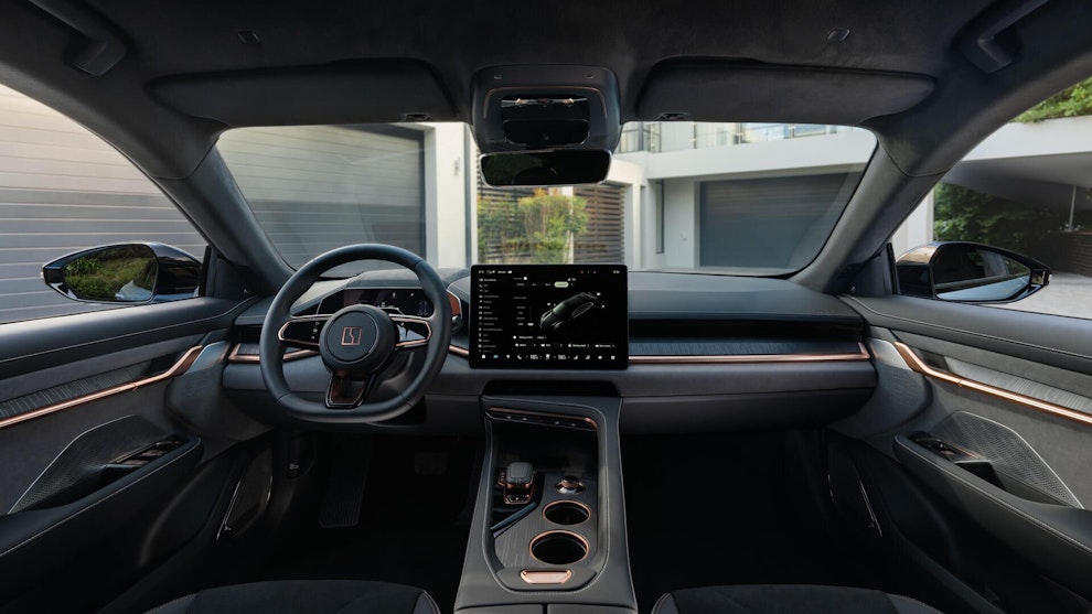 Zeekr, Interieur mit Steuerrad und Bildschirm