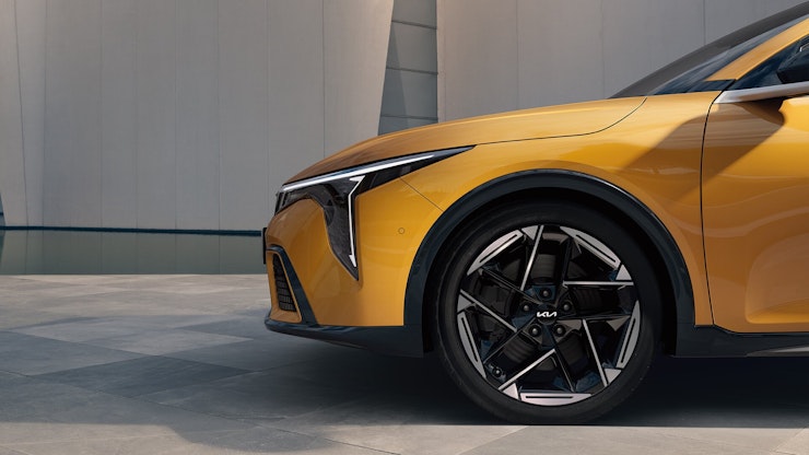 Seitliche Lichtansicht des Kia K4