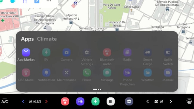 Bordeigenes Display mit Anzeige des auf Android beruhenden App-Startprogramms zum Herunterladen und Aktualisieren von Apps direkt über das Kia PBV System