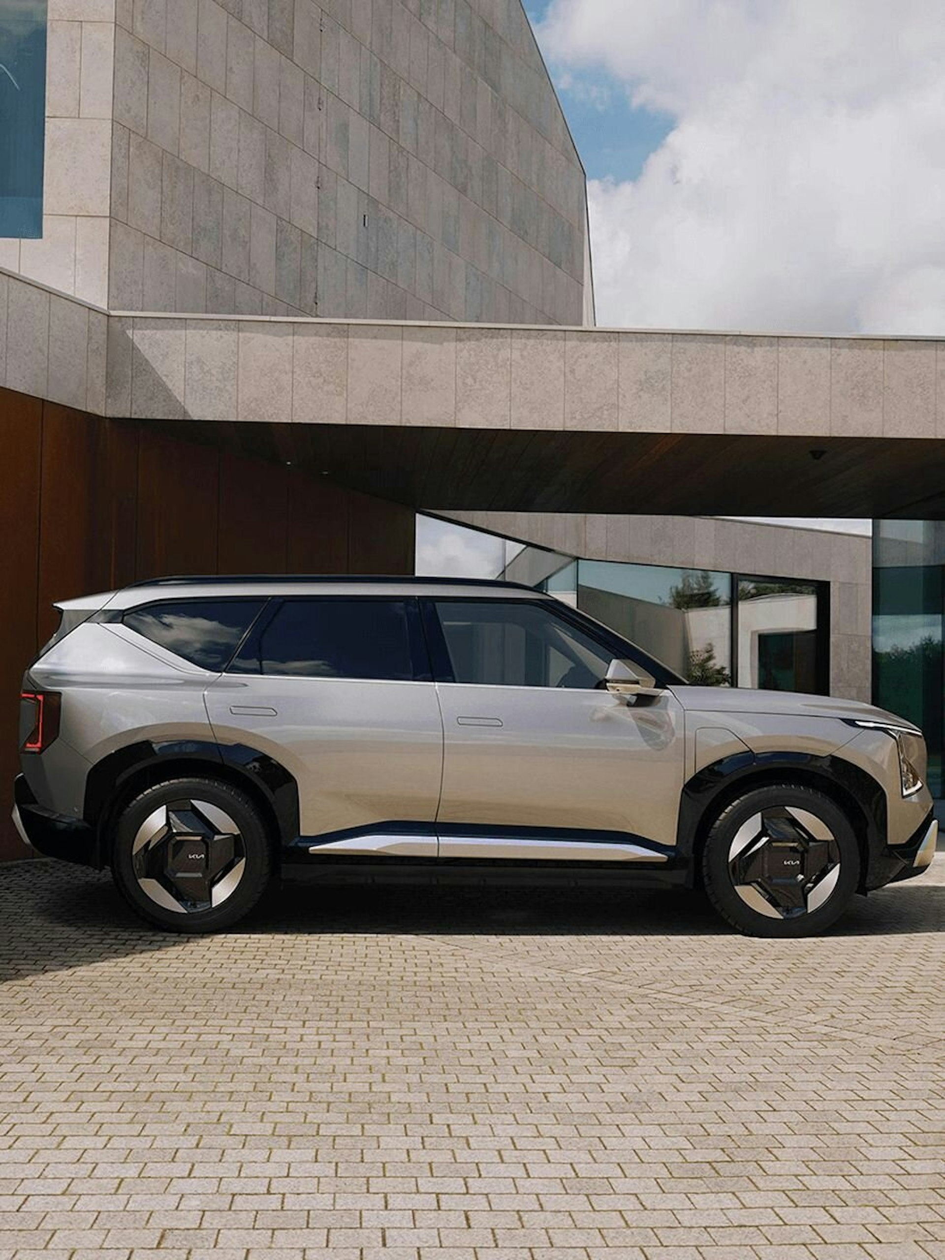Seitliche Ansicht des Kia EV5