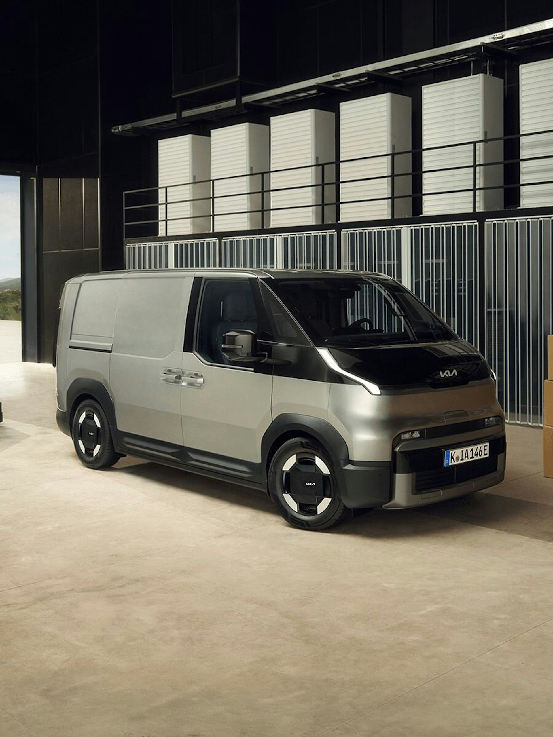Heckansicht des Kia PV5 Cargo mit platzsparendem Design, schnellem Zugang und hoher Ladekapazität