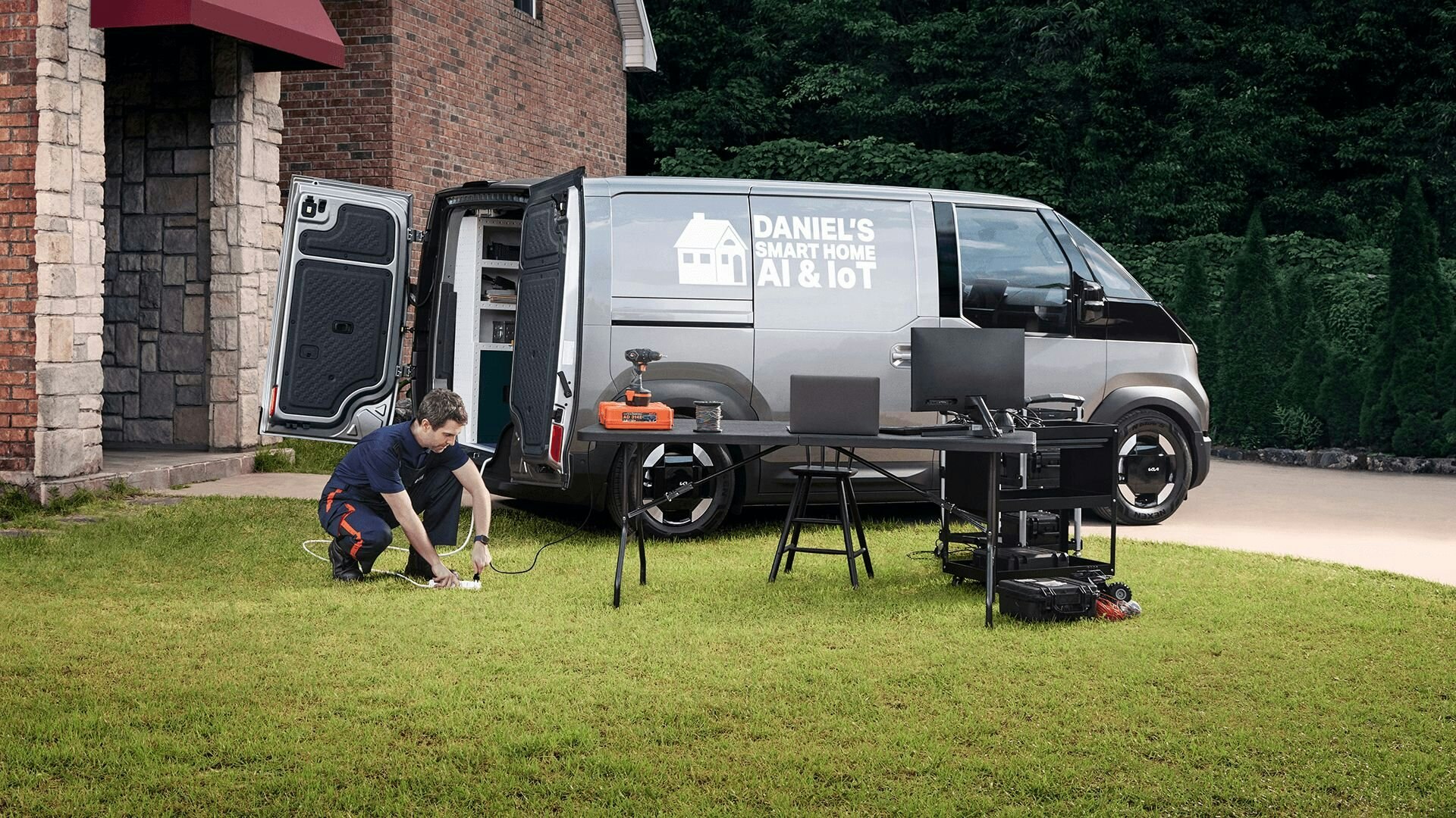 Seitliche Innenansicht des Kia PV5 Cargo mit Sicht auf den Laderaum und die Vordersitze