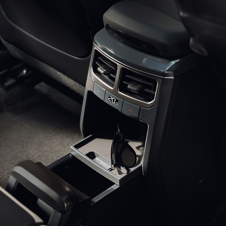 Mittelkonsole in der hinteren Reihe