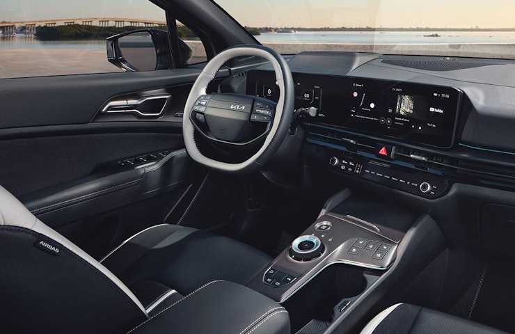 Die vordere Sitzreihe mit dem Cockpit