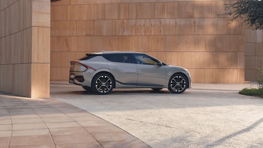 Seitliche Ansicht des Kia EV6