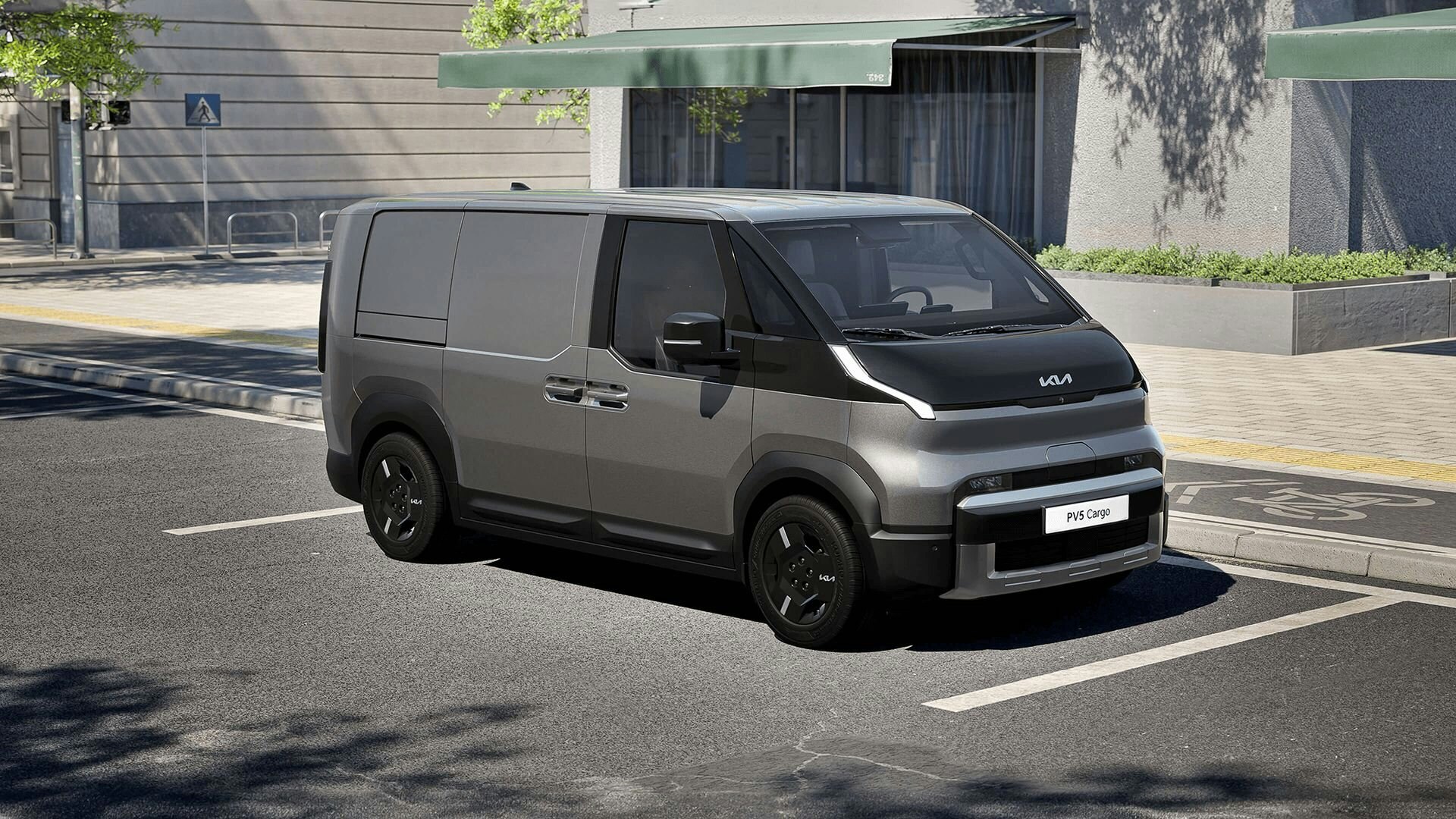 Frontansicht des Kia PV5 Cargo Long, parkiert auf einer städtischen Strasse